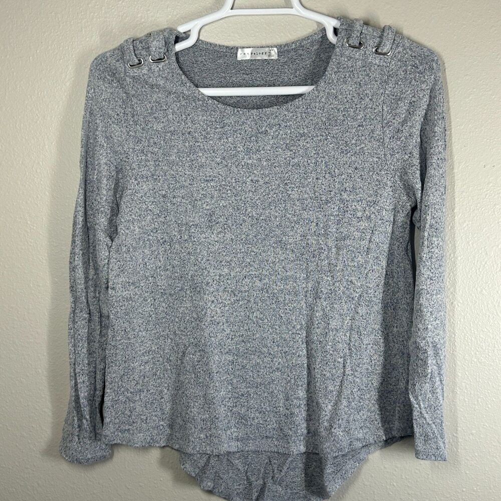 Women's Retrology Gray Heather Long Sleeve Grommet Shoulder Scoop Neck Sweater S